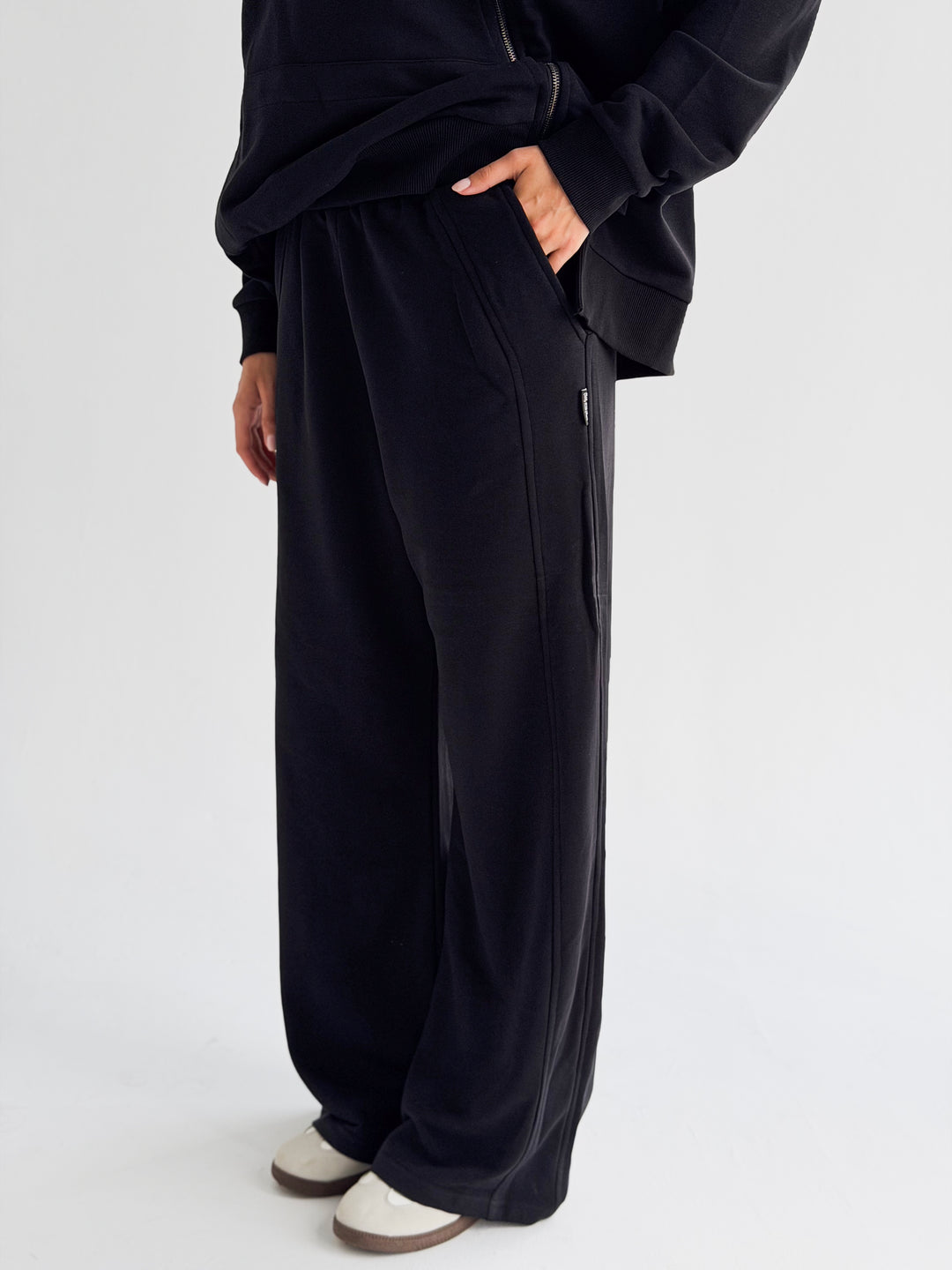 The Go-To Set in Black