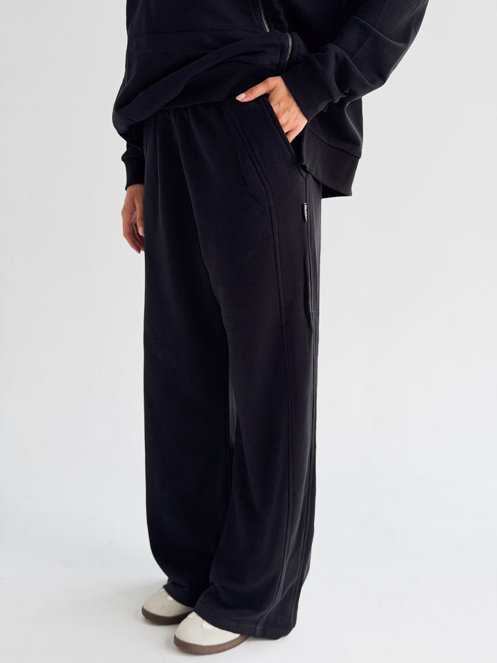 The Go-To Set in Black