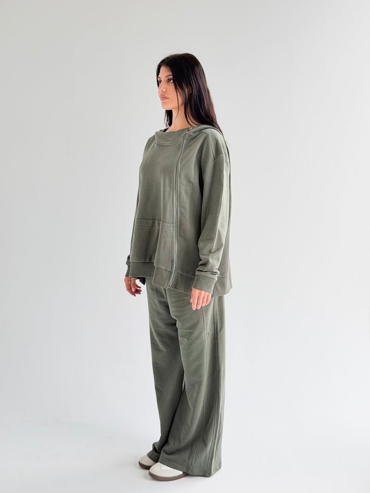 The Go-To Set in olive
