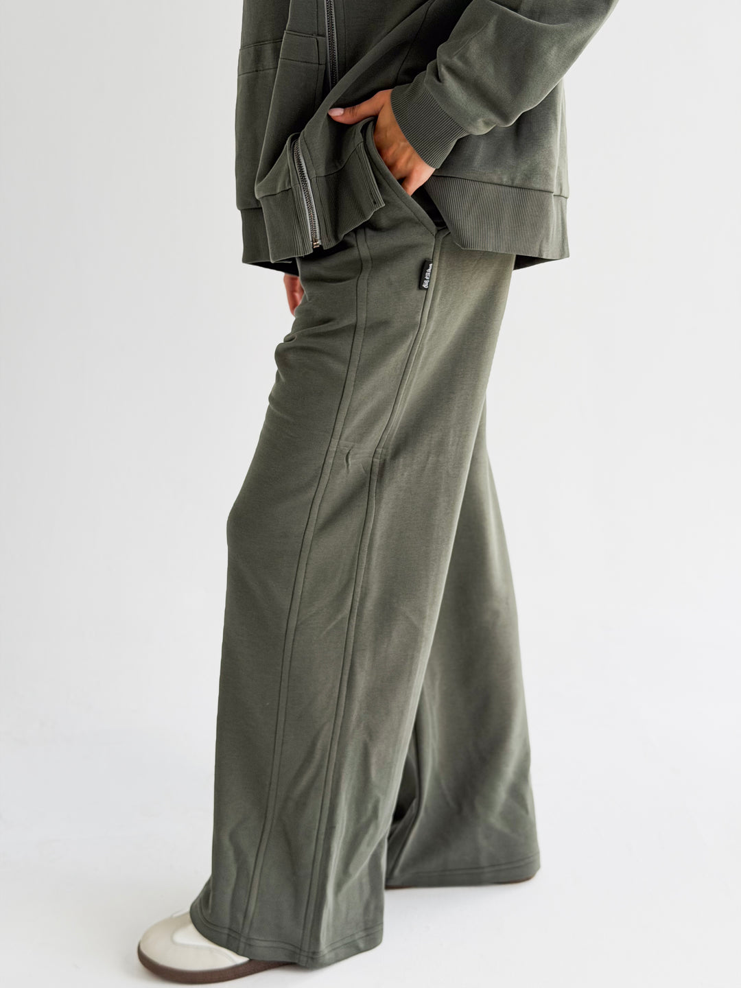 The Go-To Set in olive