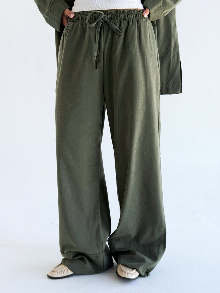 Signature set in Olive