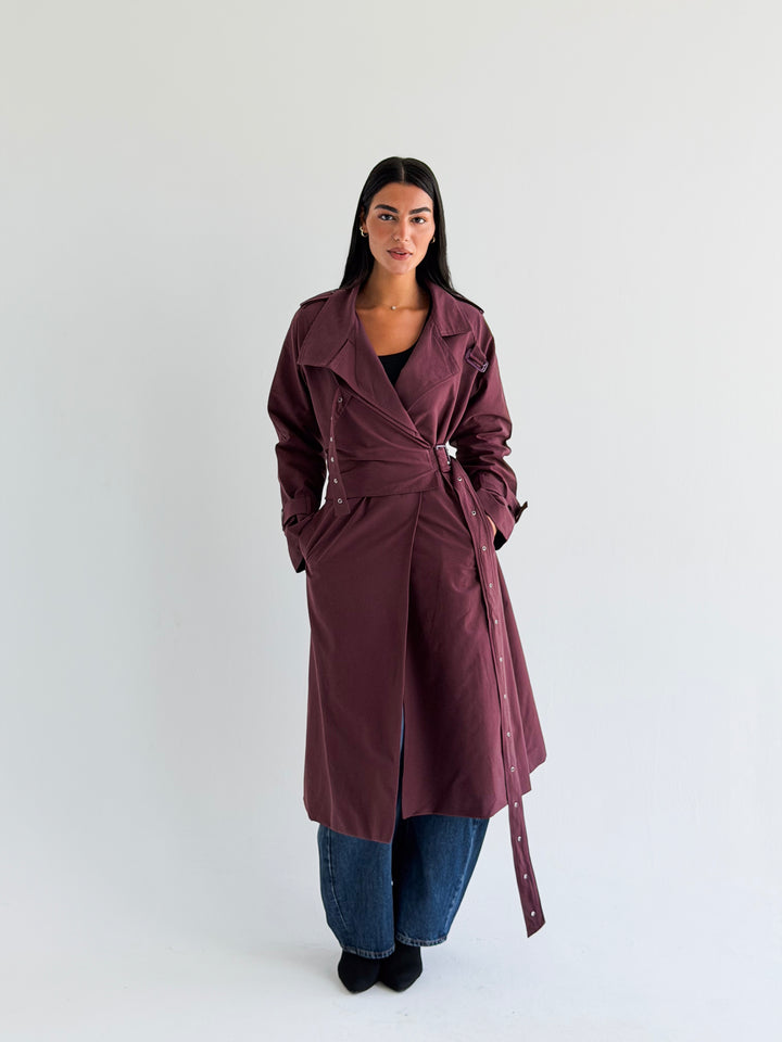 Double Eyelet trench coat in Burgundy