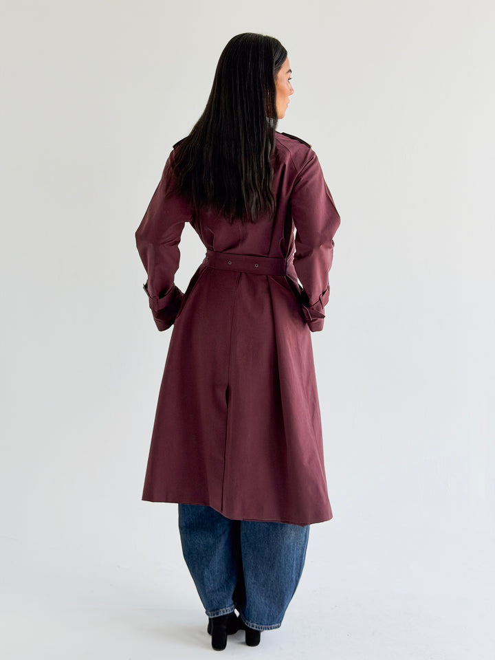 Double Eyelet trench coat in Burgundy