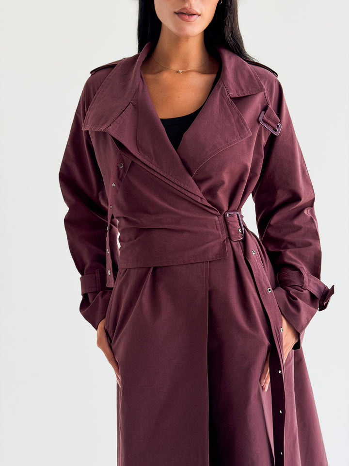 Double Eyelet trench coat in Burgundy