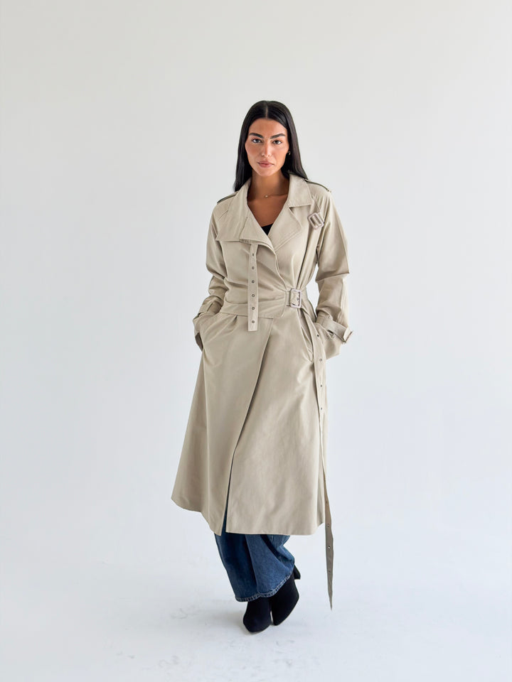Double Eyelet trench coat in Beige