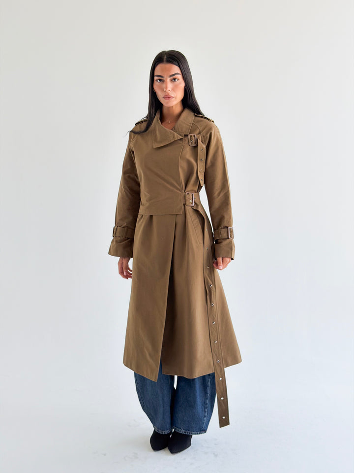 Double Eyelet trench coat in Camel