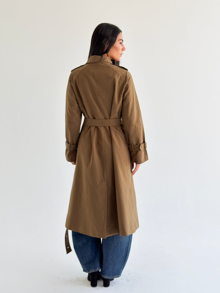 Double Eyelet trench coat in Camel