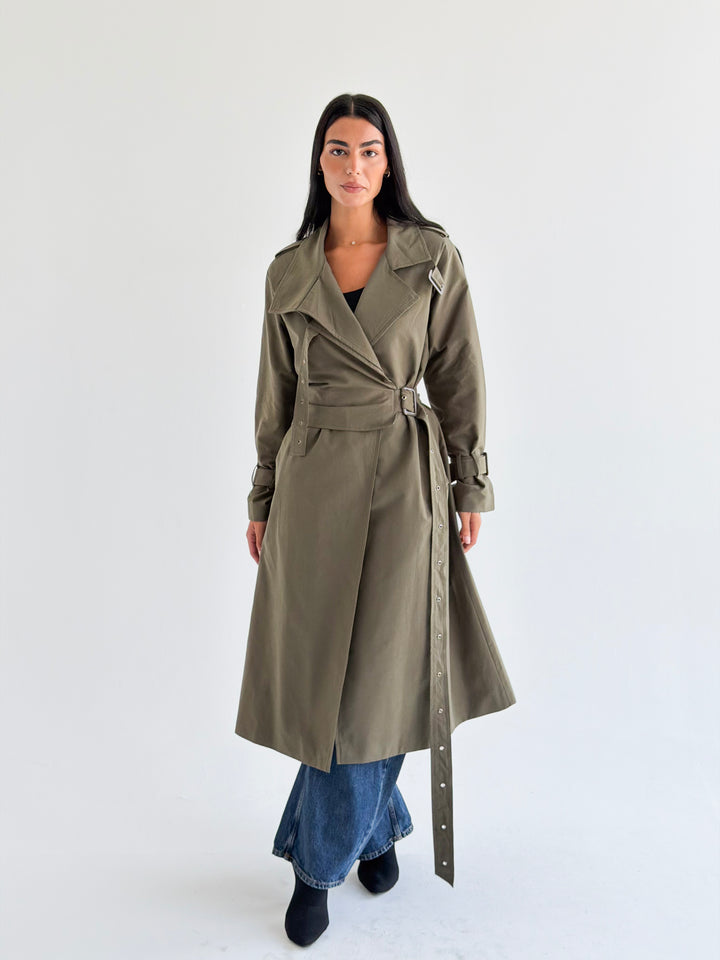 Double Eyelet trench coat in Olive