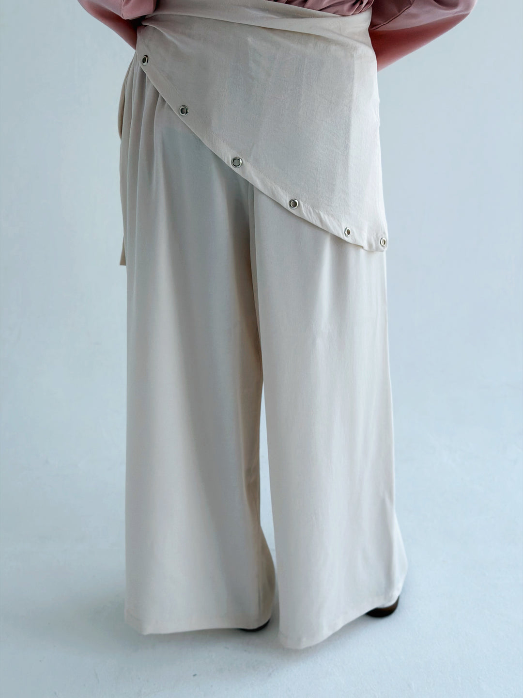 Flow pants in off white