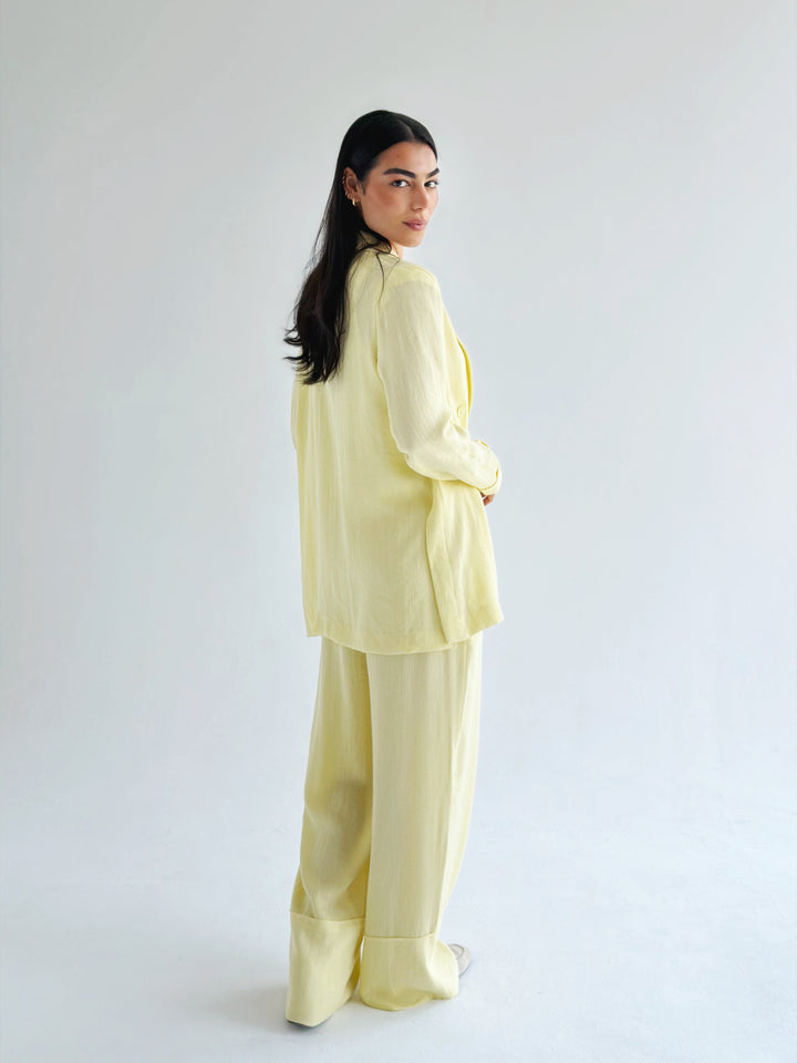 Linen mood set in Butter yellow