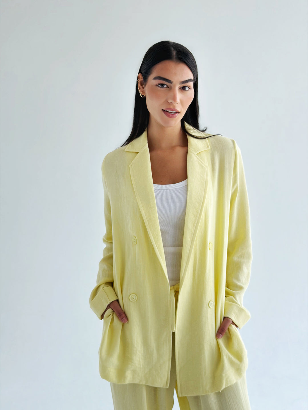 Linen mood set in Butter yellow