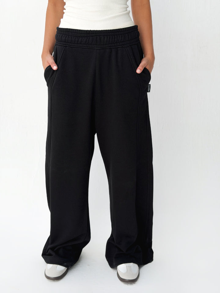 Daily wide pants in Black