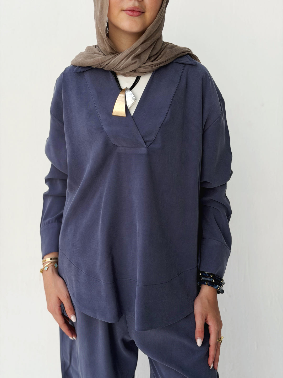 Ease set in navy blue