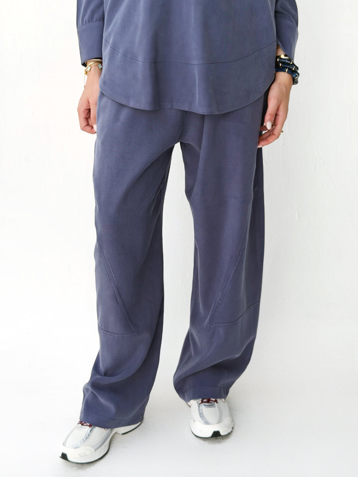 Ease set in navy blue