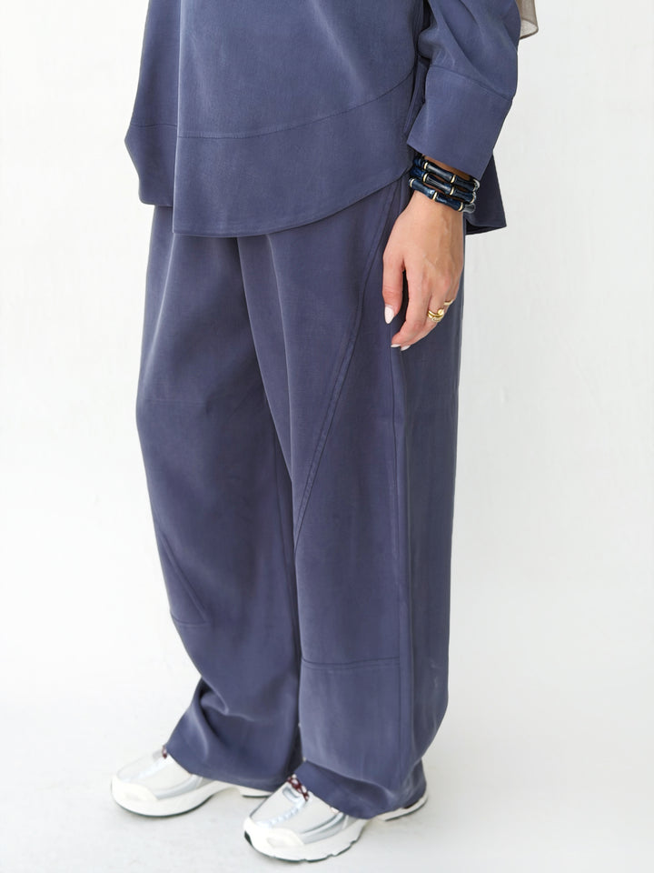 Ease set in navy blue