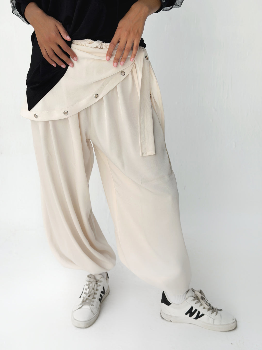 Flow pants in off white