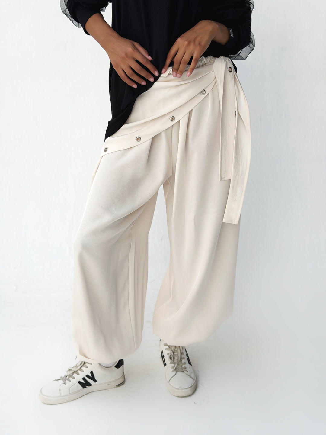 Flow pants in off white