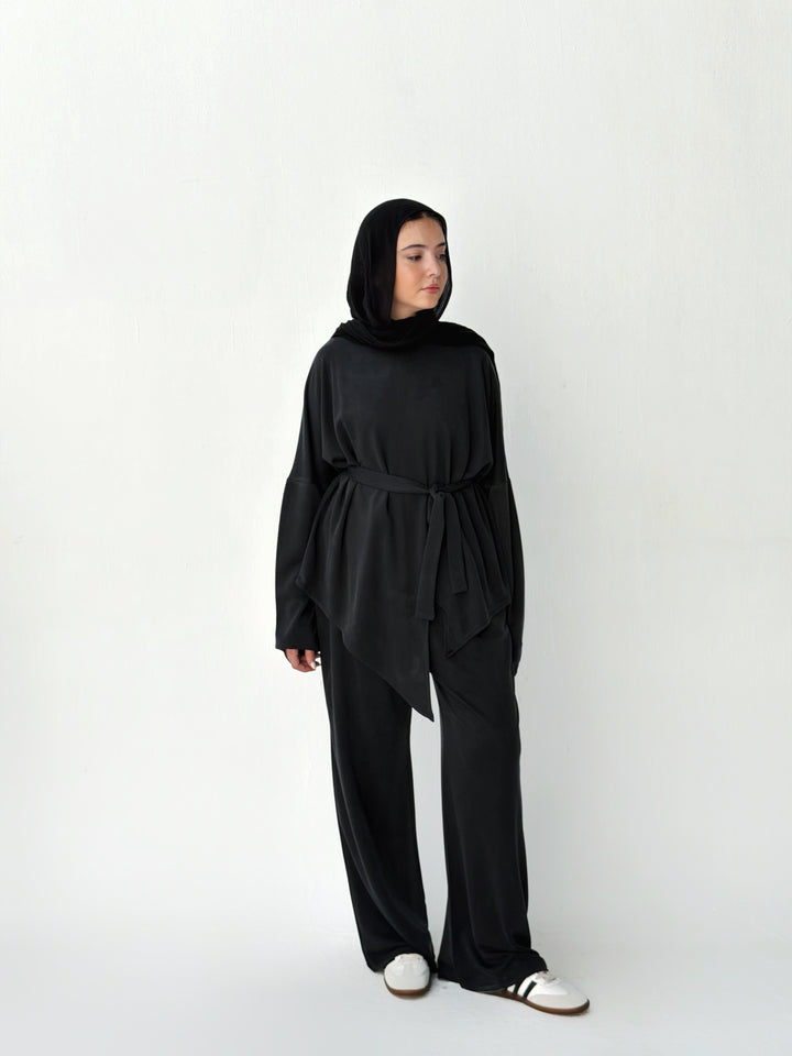 Flow set in black
