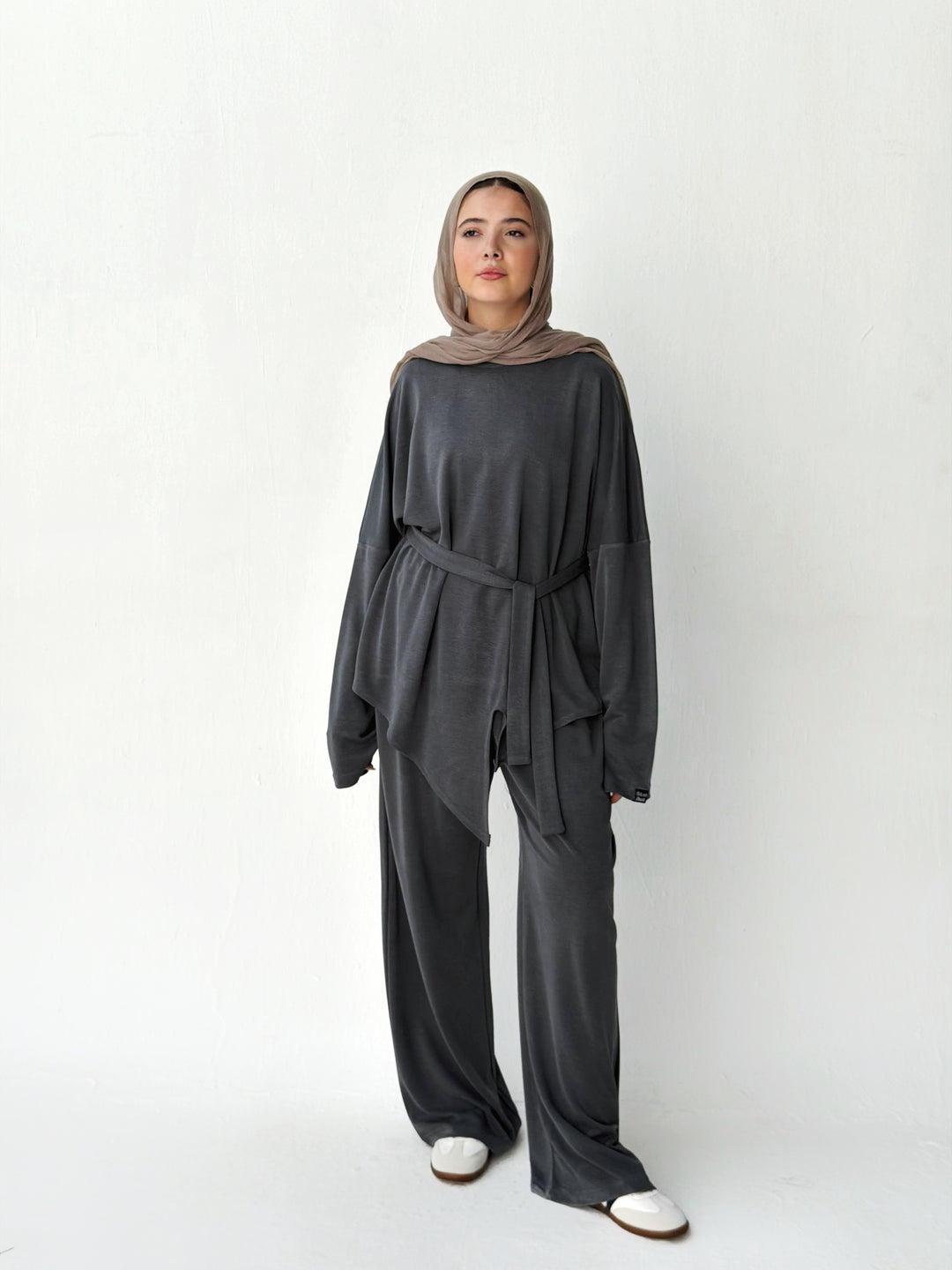 Flow set in dark gray