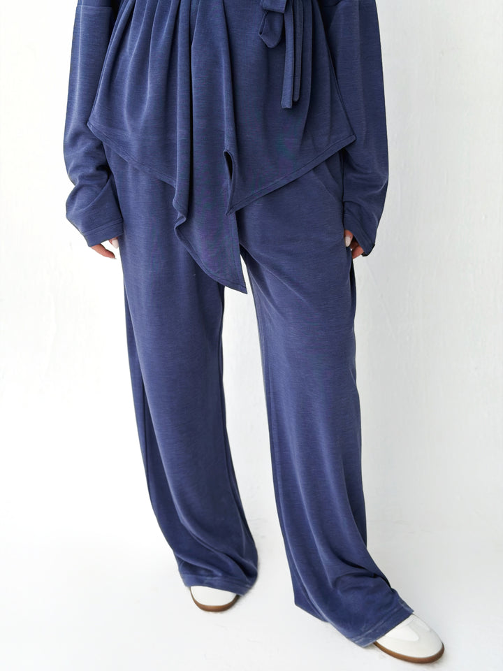 Flow set in navy blue