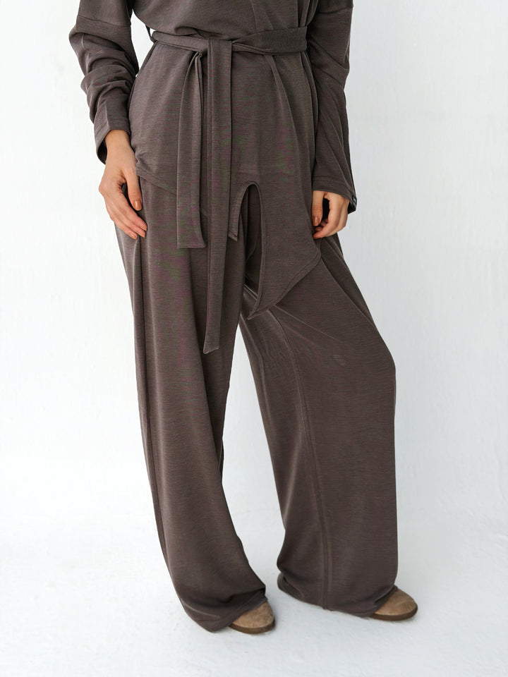Flow set in brown