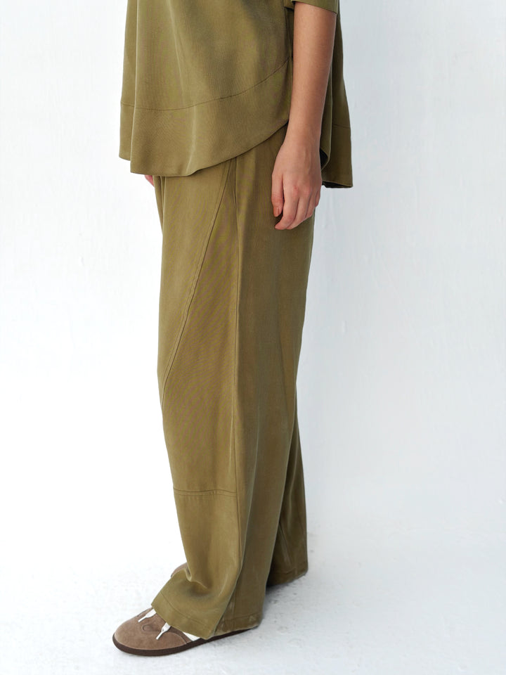 Ease set in lemon green