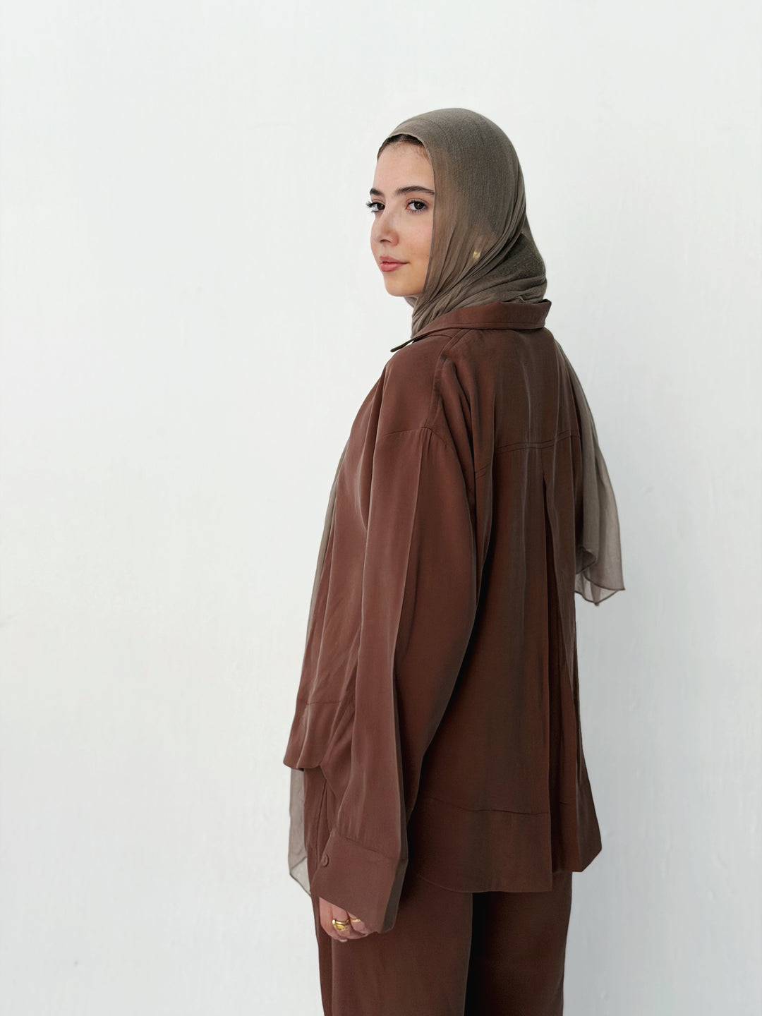 Ease set in brown
