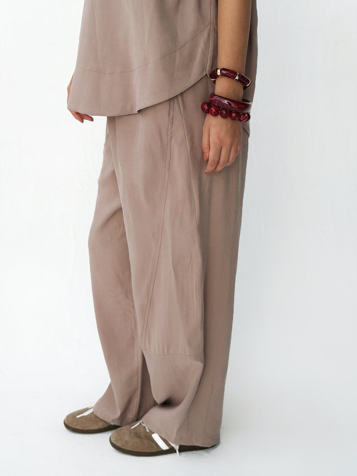Ease set in beige