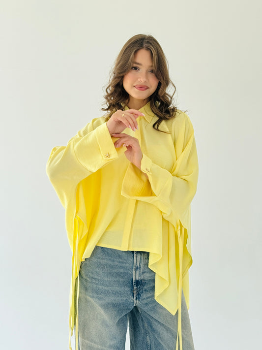 The oversized linen shirt in yellow