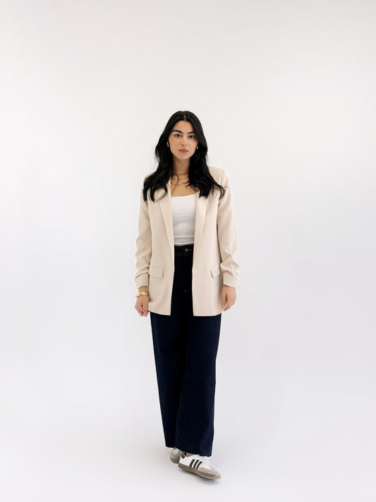 Ruffled in beige.