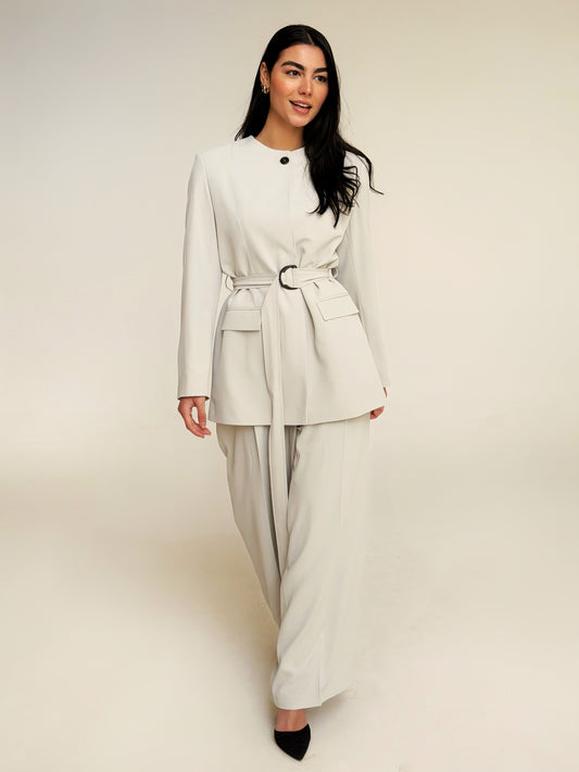 Elegant suit in Cream