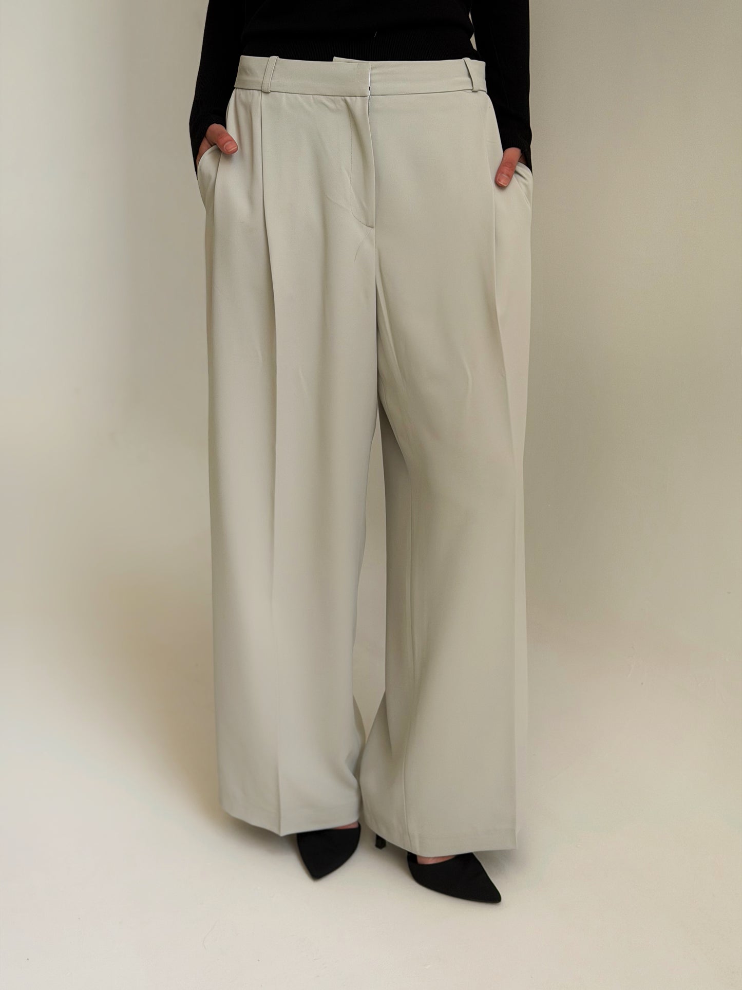 Elegant suit in Cream