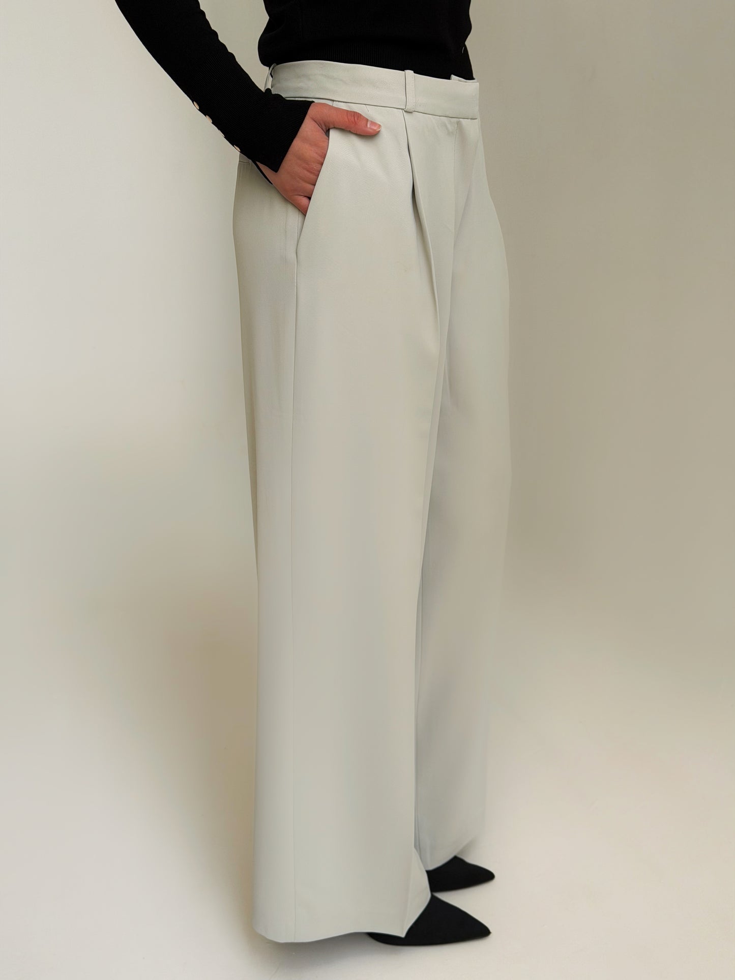 Elegant suit in Cream