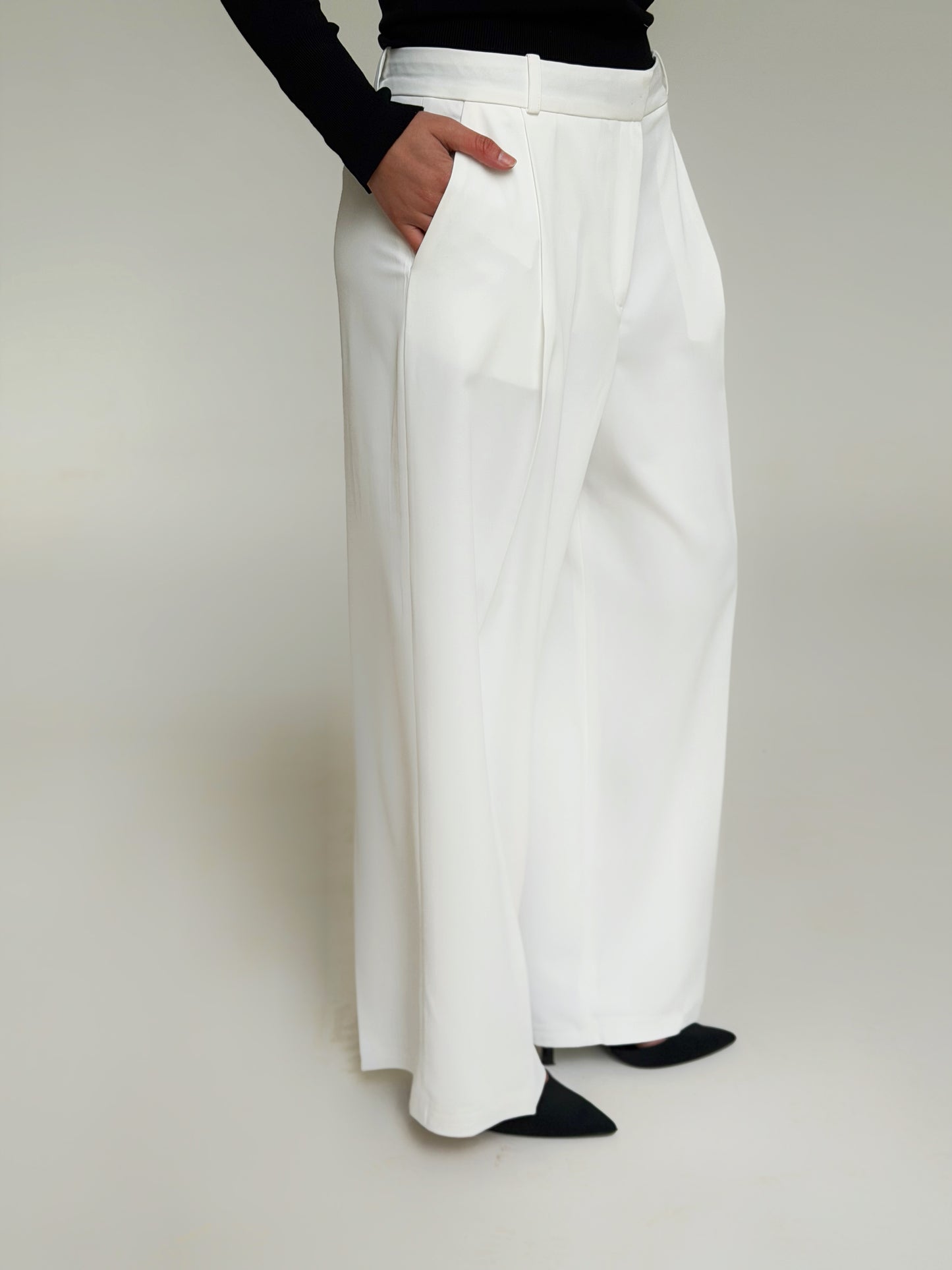 Elegant suit in Off white