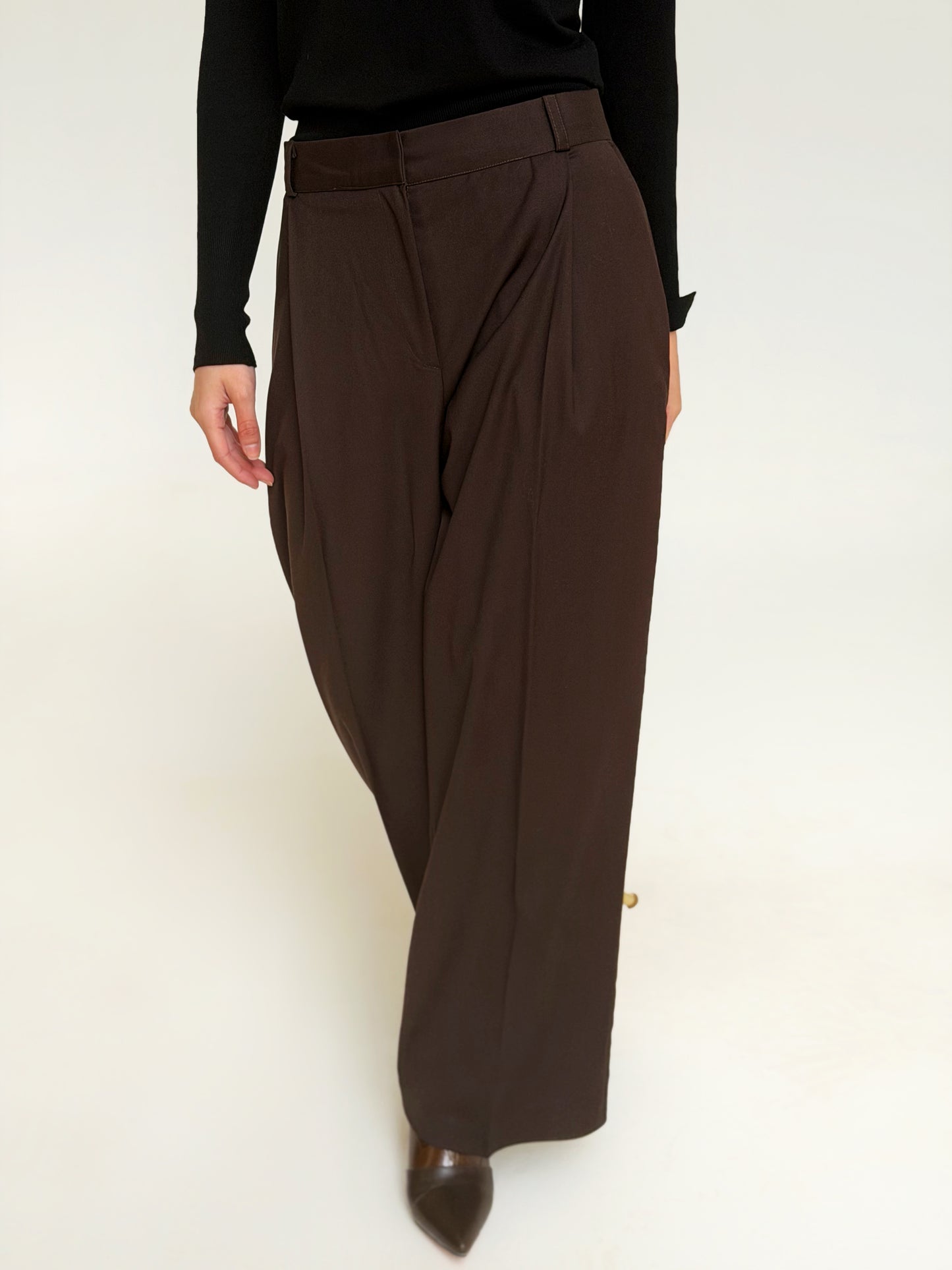 The Tailored Pants in Brown