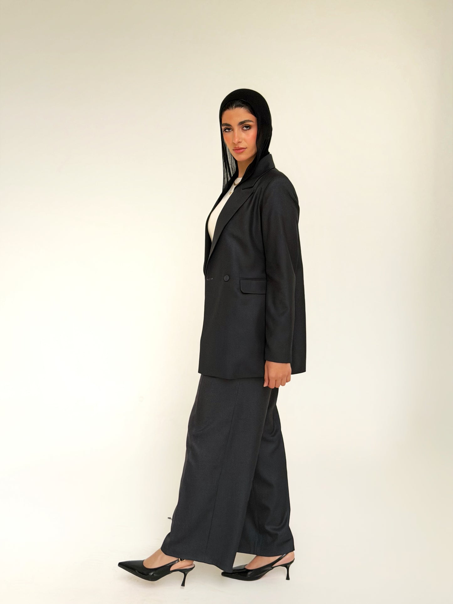 The Tailored Relaxed Blazer In Dark Gray