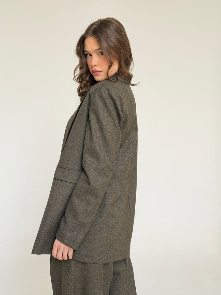 The Tailored Striped blazer in Brown