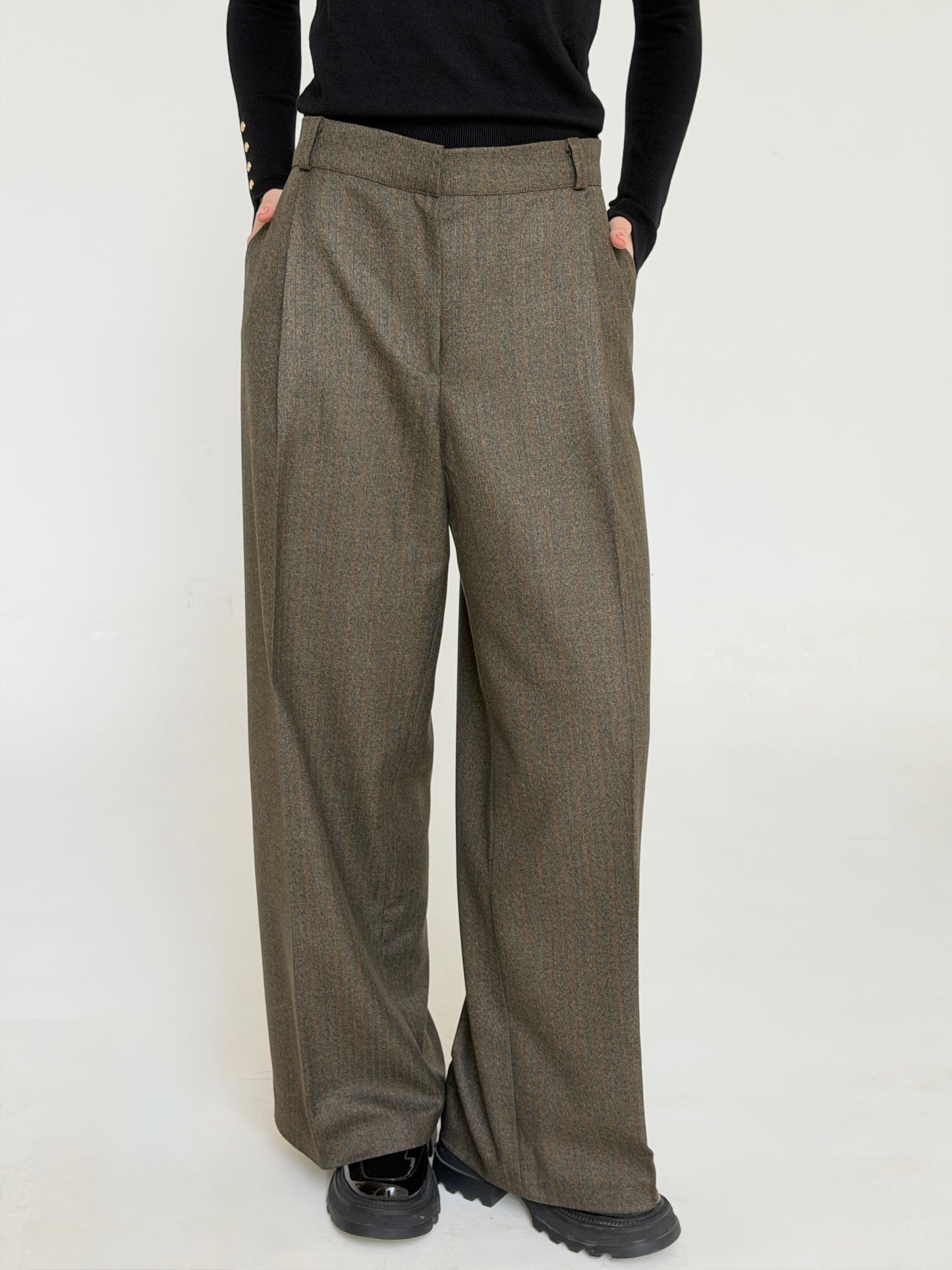 The Tailored Striped Pants in Brown