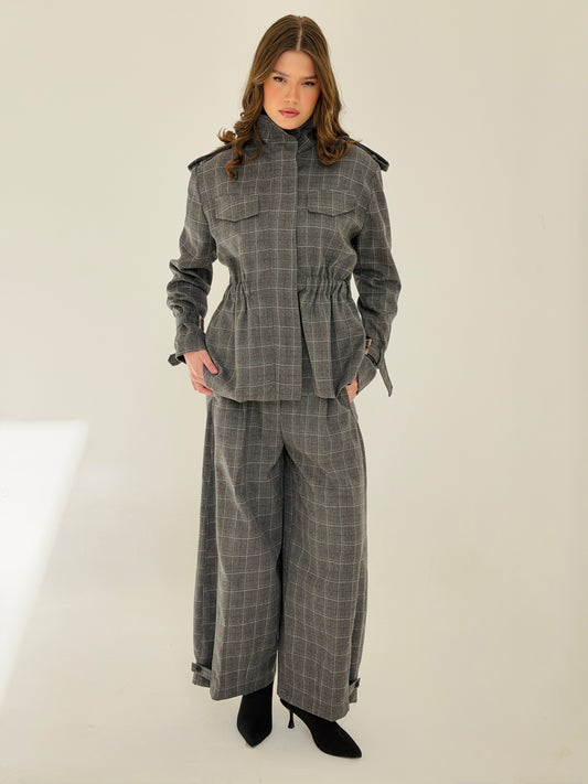 Checkered suit in light Gray