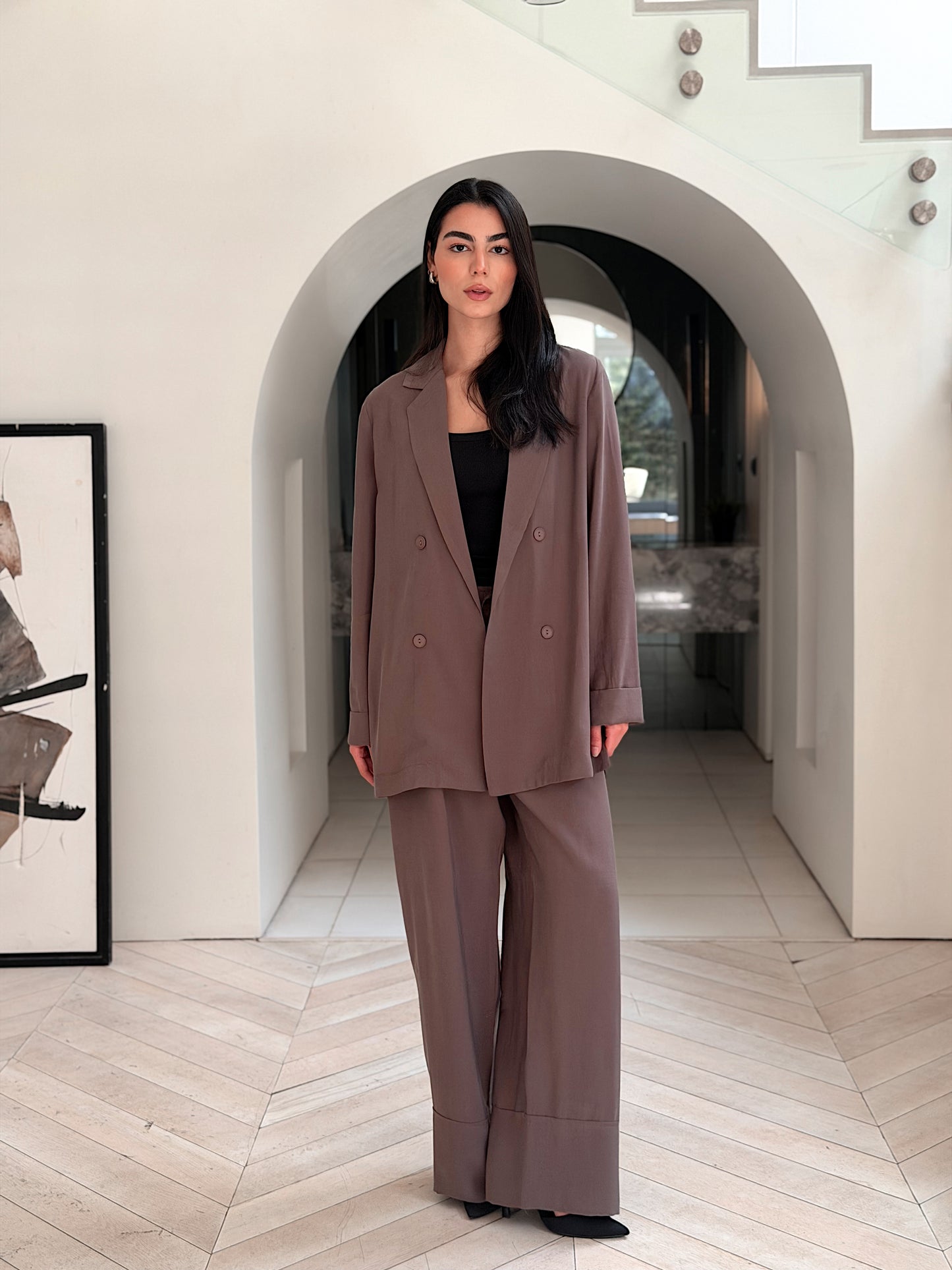 Easy Chic Set in cafe
