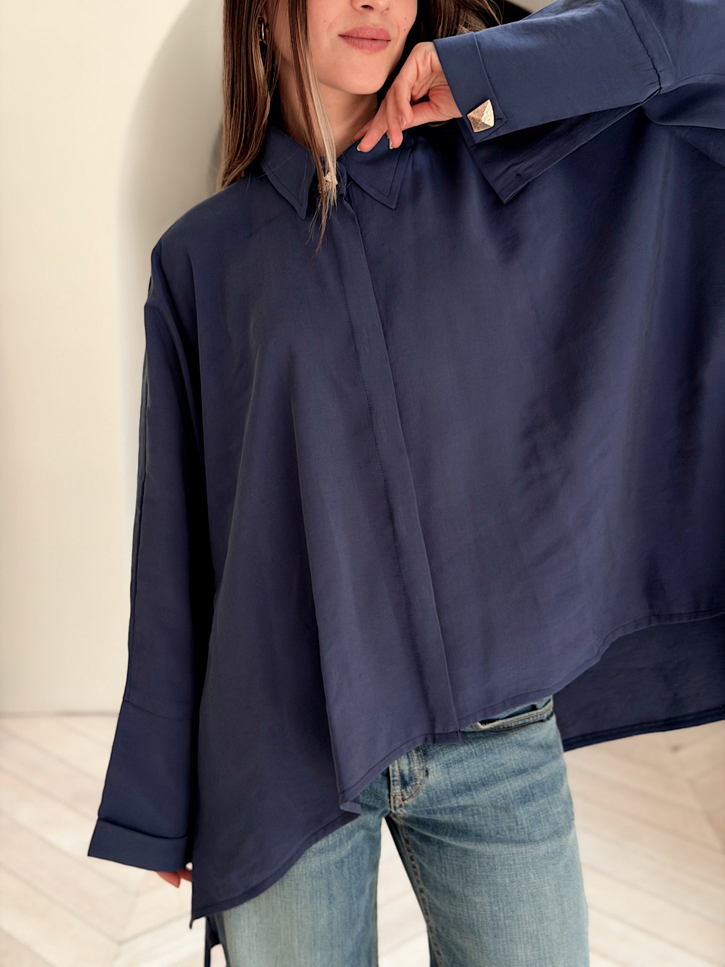 Effortless Flow blouse in Navy blue