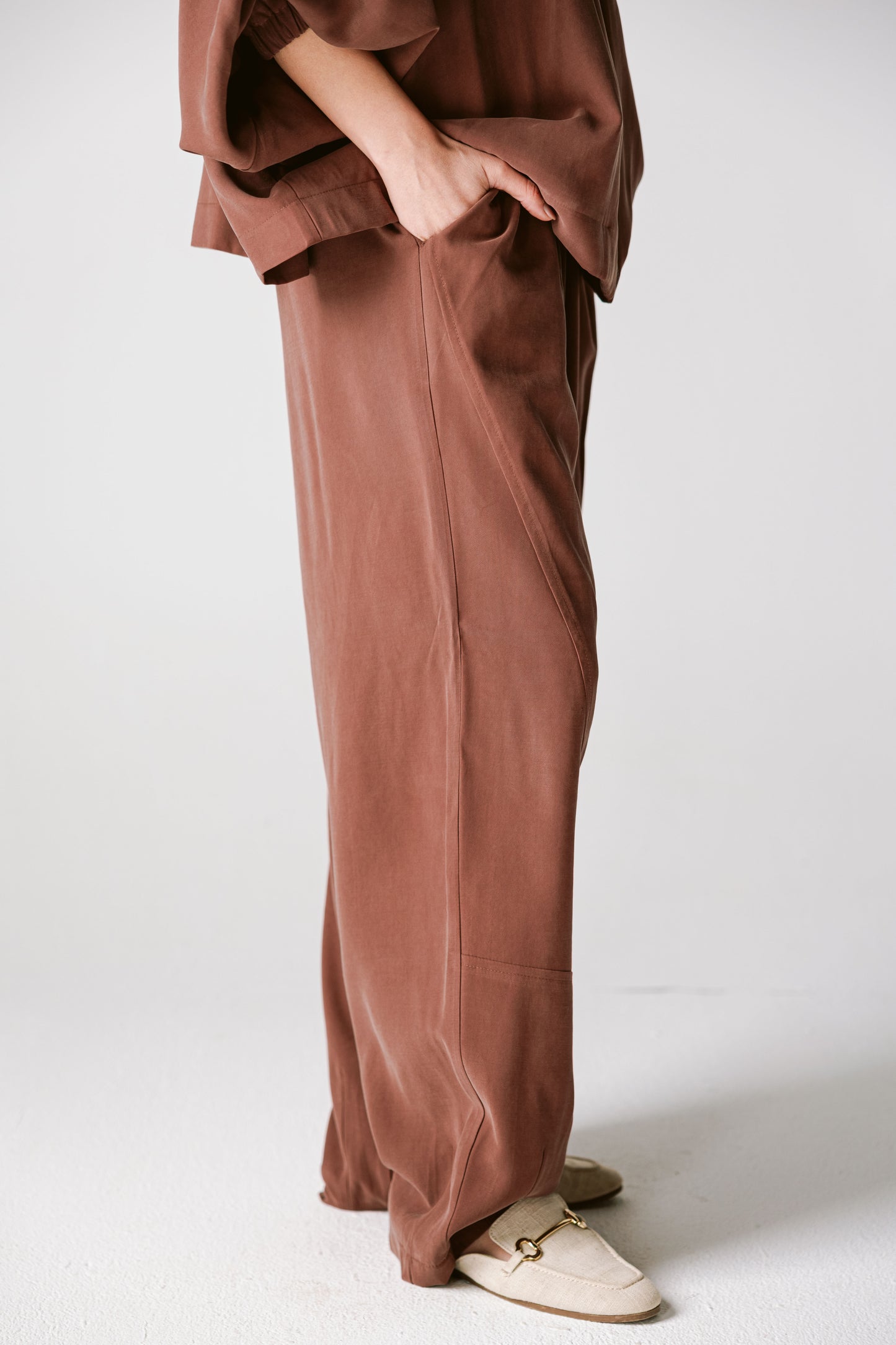 Off Duty Set In Brown