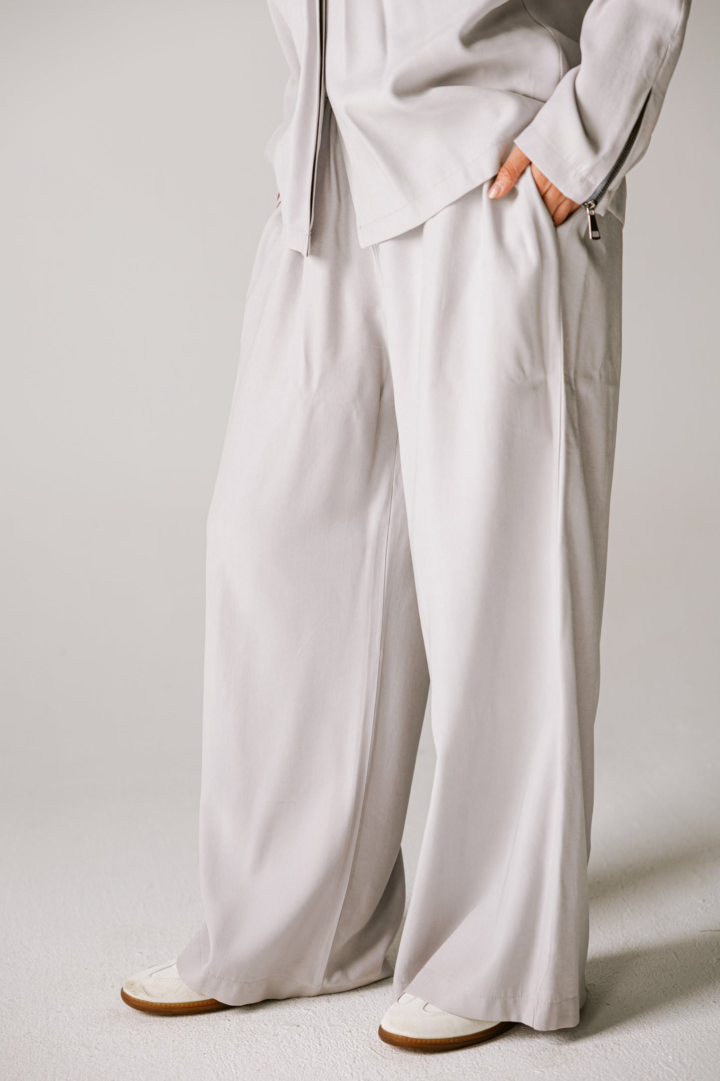 Back Zip Set In Gray