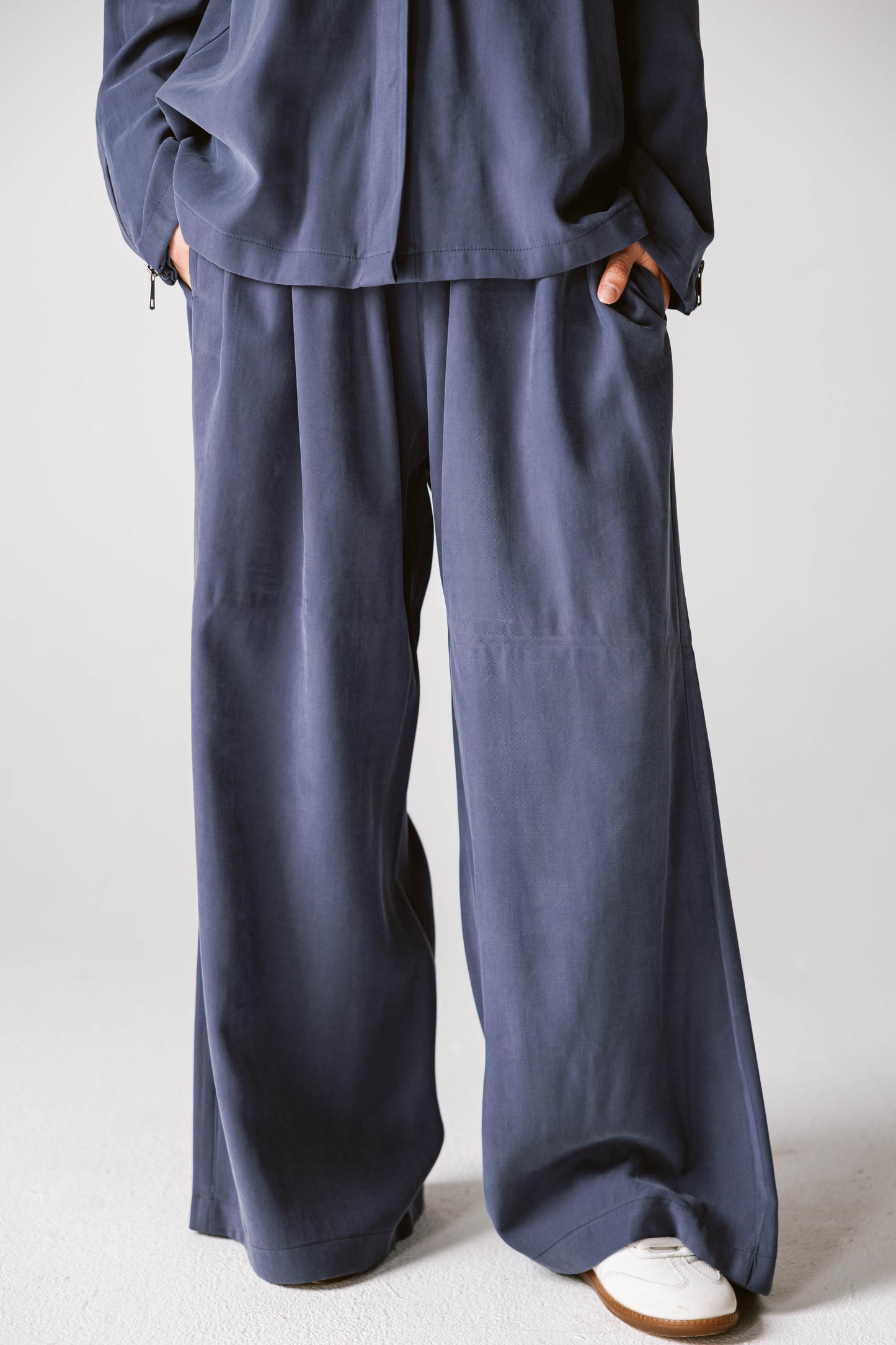 Back Zip Set In Navy