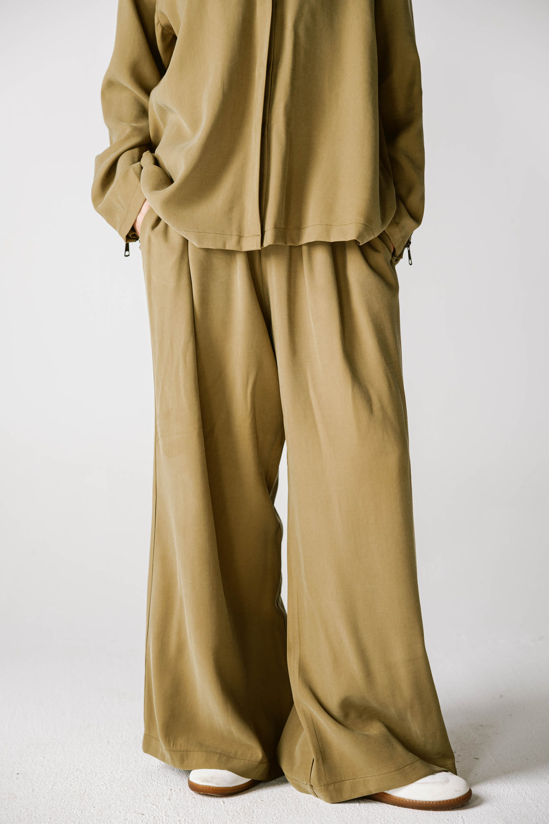 Back Zip Set In Khaki Olive