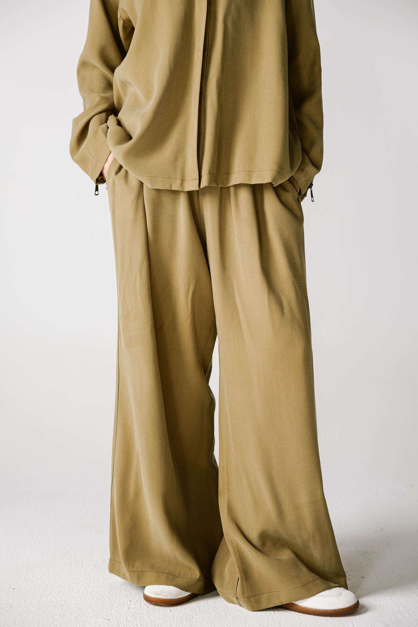 Back Zip Set In Khaki Olive