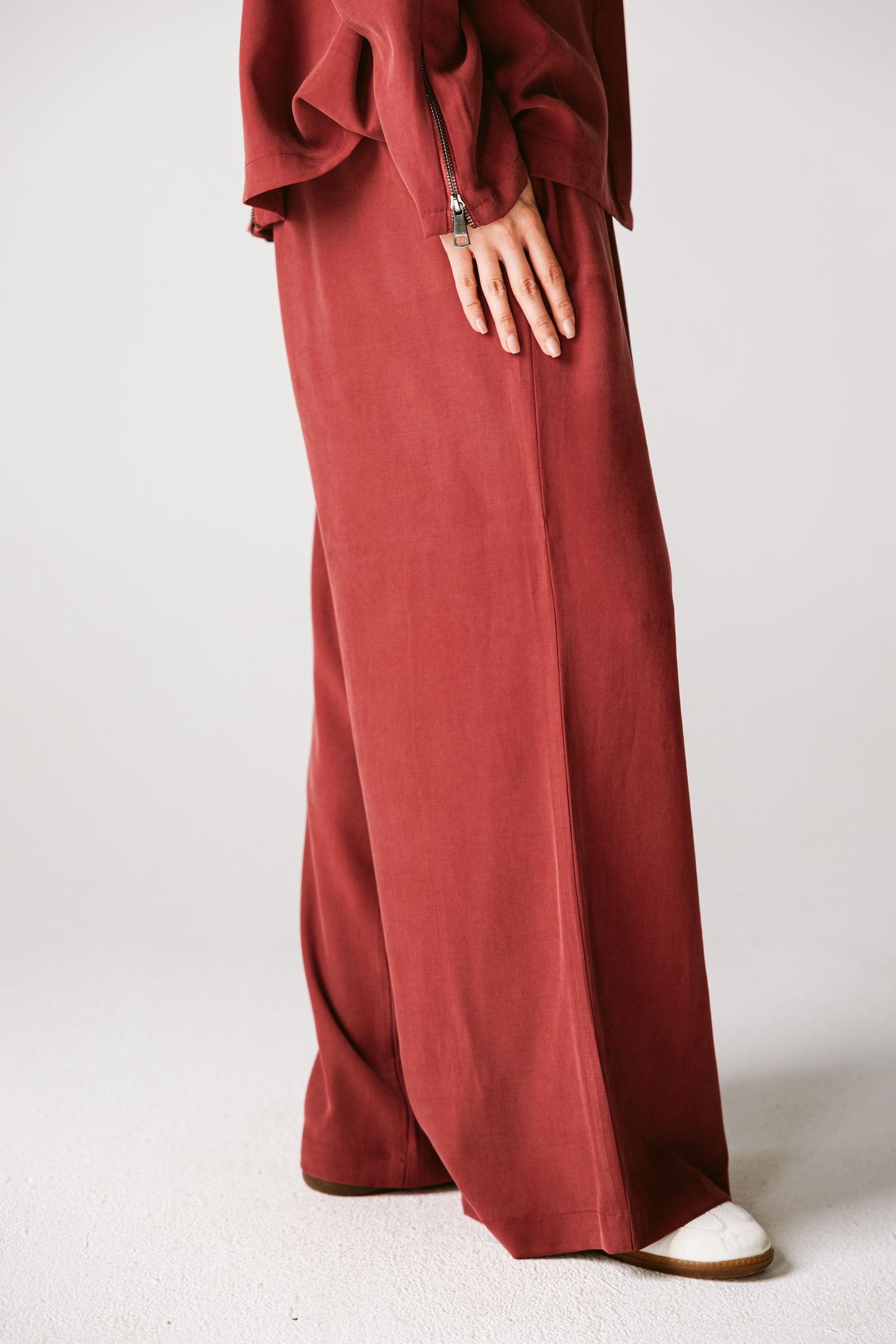 Back Zip Set In Burgundy