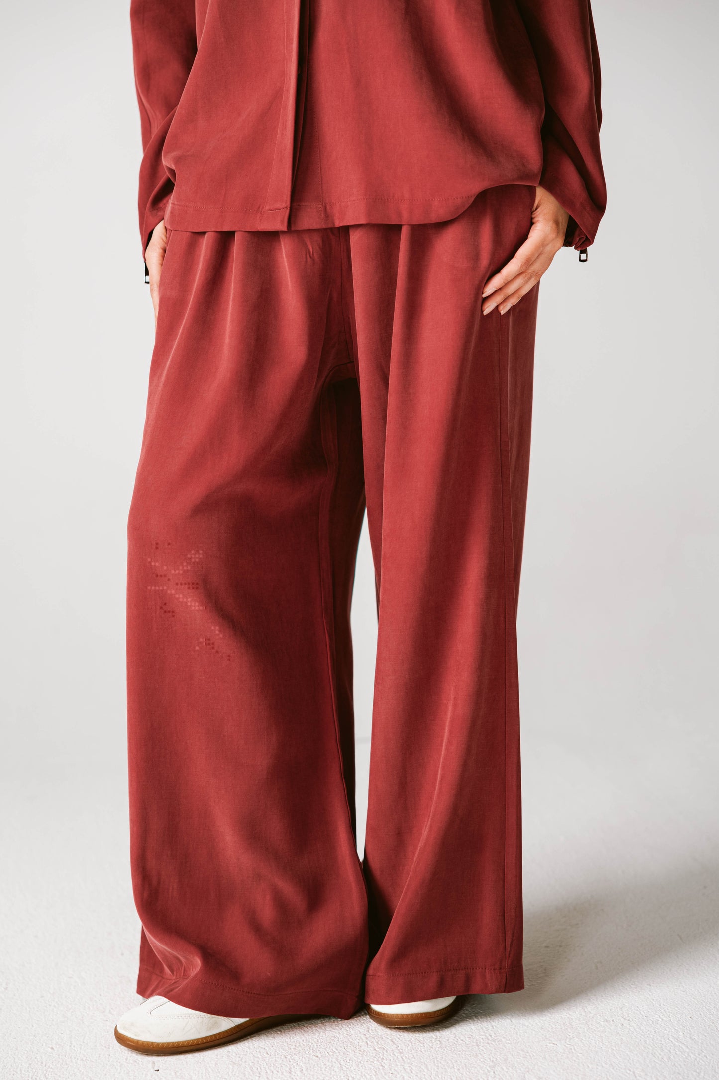 Back Zip Set In Burgundy