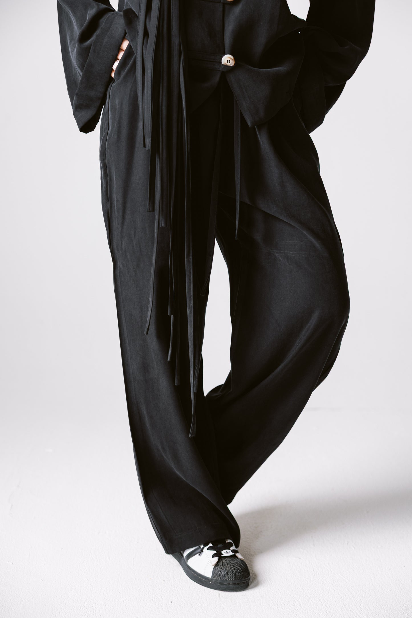 Fringes Set In Black