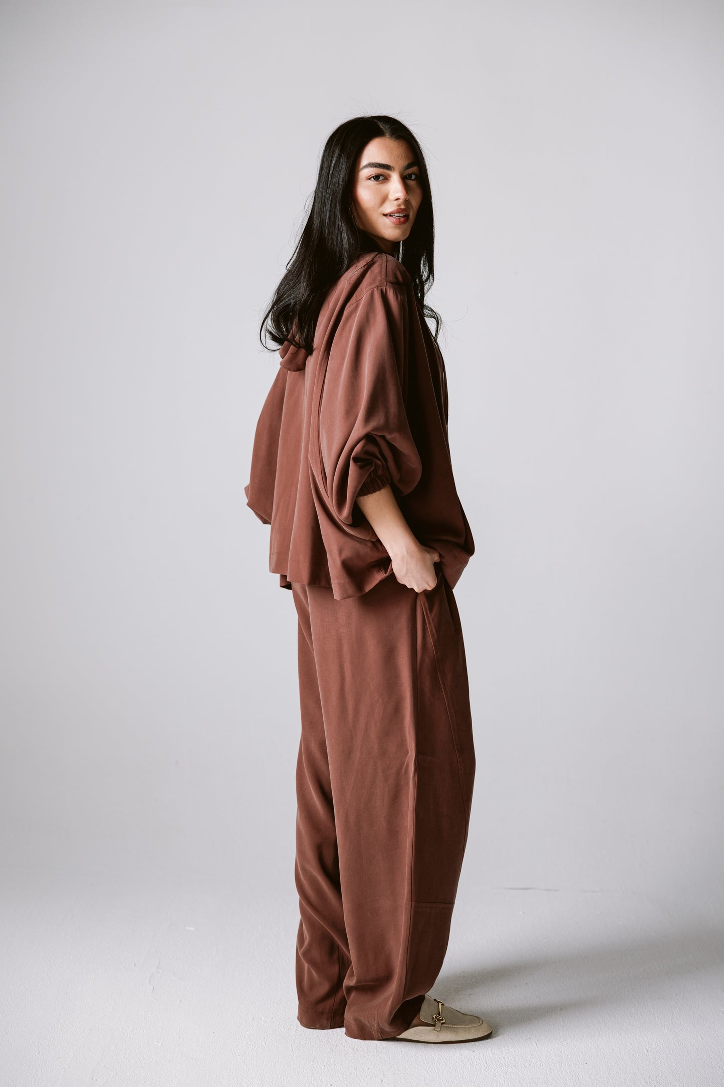 Off Duty Set In Brown